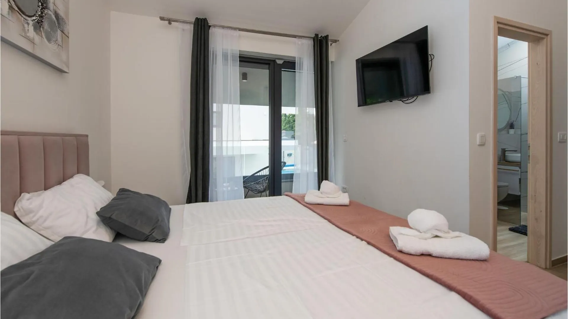 4 Bedroom Beautiful Home In Rebici