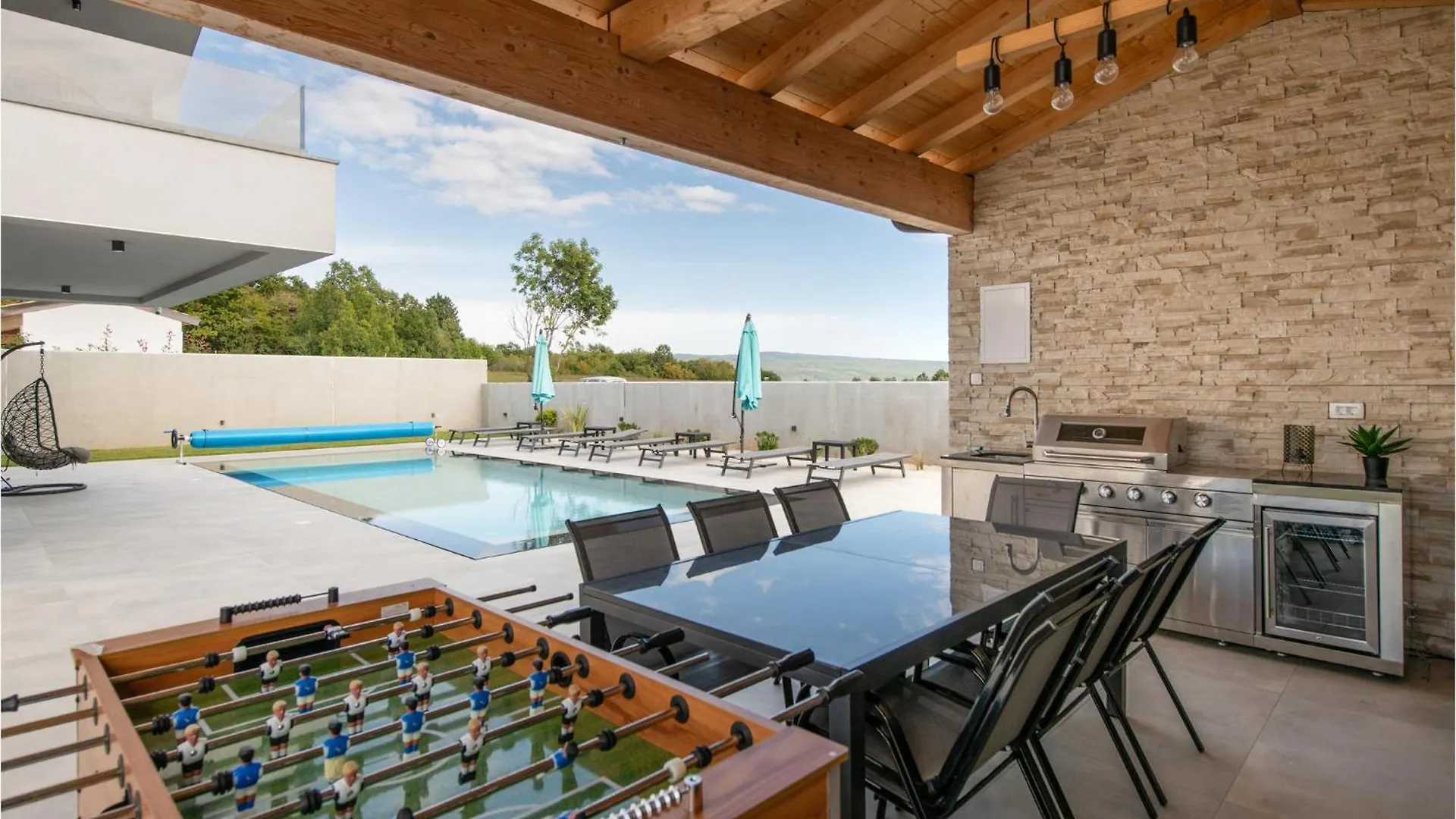 4 Bedroom Beautiful Home In Rebici 0*,