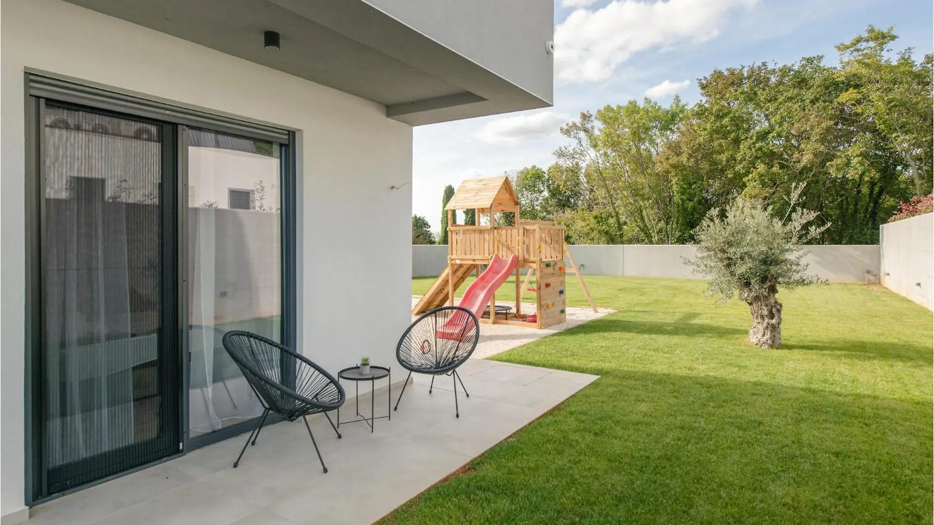 4 Bedroom Beautiful Home In Rebici 0*,  Croatia