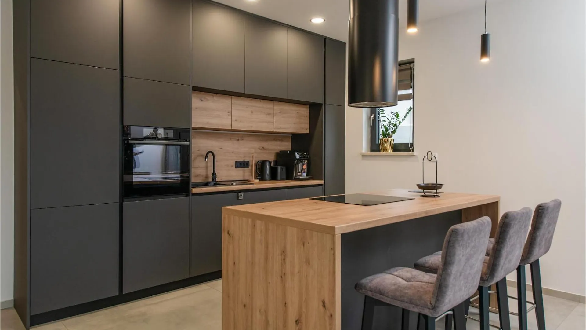 4 Bedroom Beautiful Home In Rebici