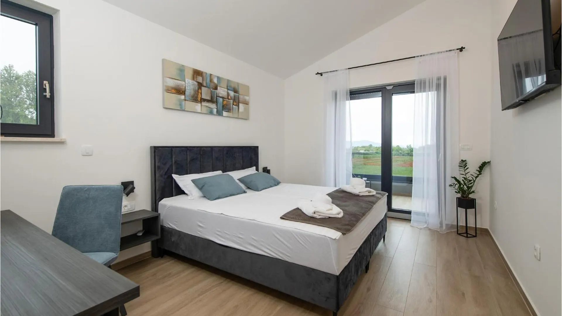 4 Bedroom Beautiful Home In Rebici 0*,  Croatia