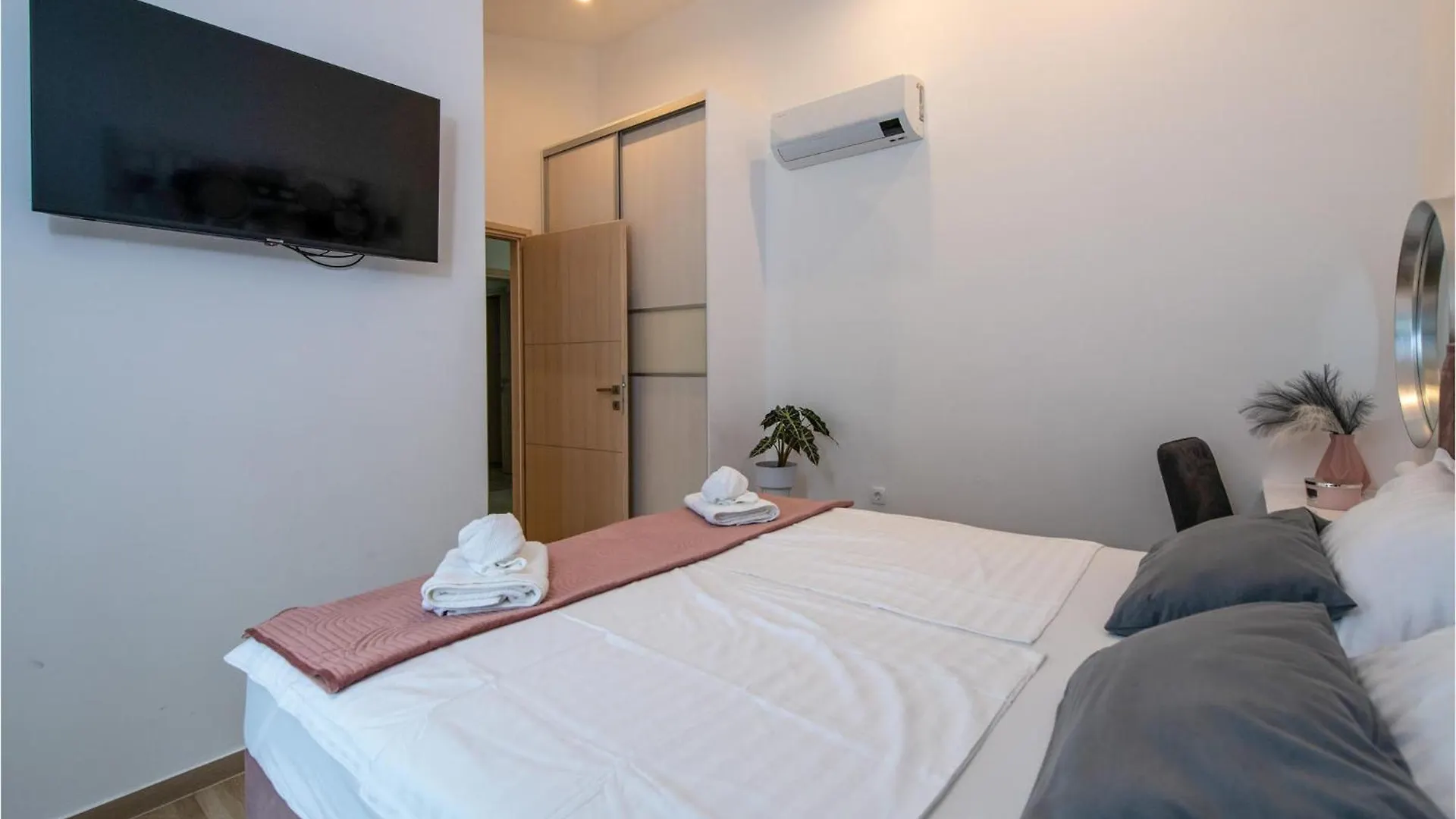 4 Bedroom Beautiful Home In Rebici Holiday home
