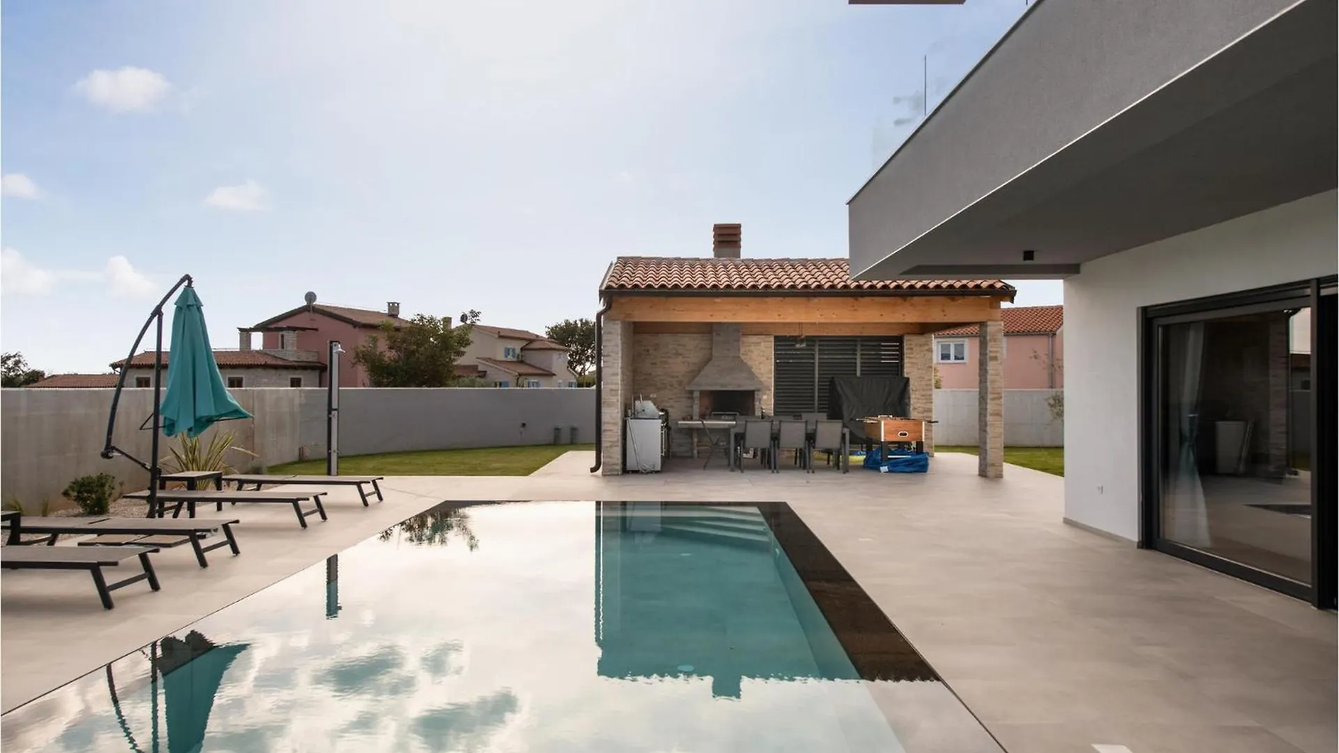 4 Bedroom Beautiful Home In Rebici Holiday home