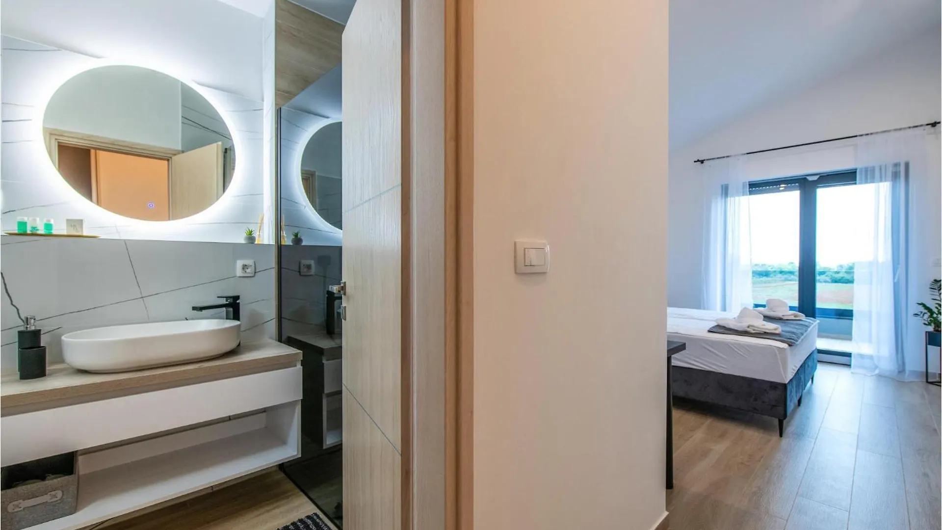 Holiday home 4 Bedroom Beautiful Home In Rebici