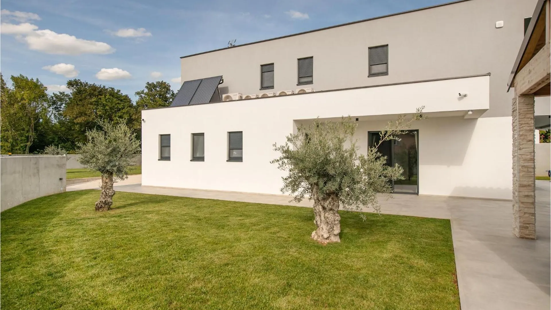 4 Bedroom Beautiful Home In Rebici 0*,