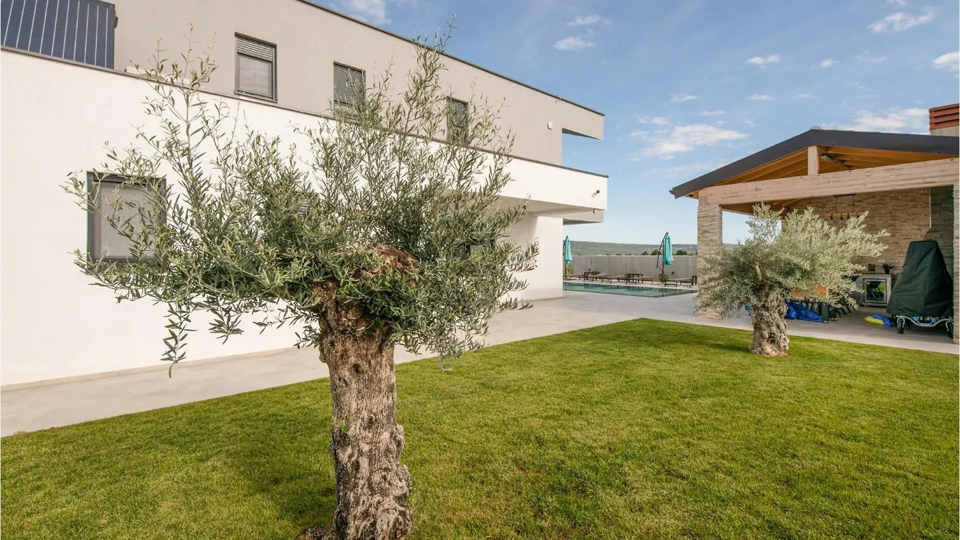4 Bedroom Beautiful Home In Rebici
